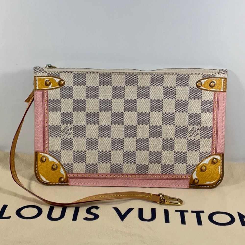 Louis Vuitton Summer Trunks Neverful Pochette - light pink.